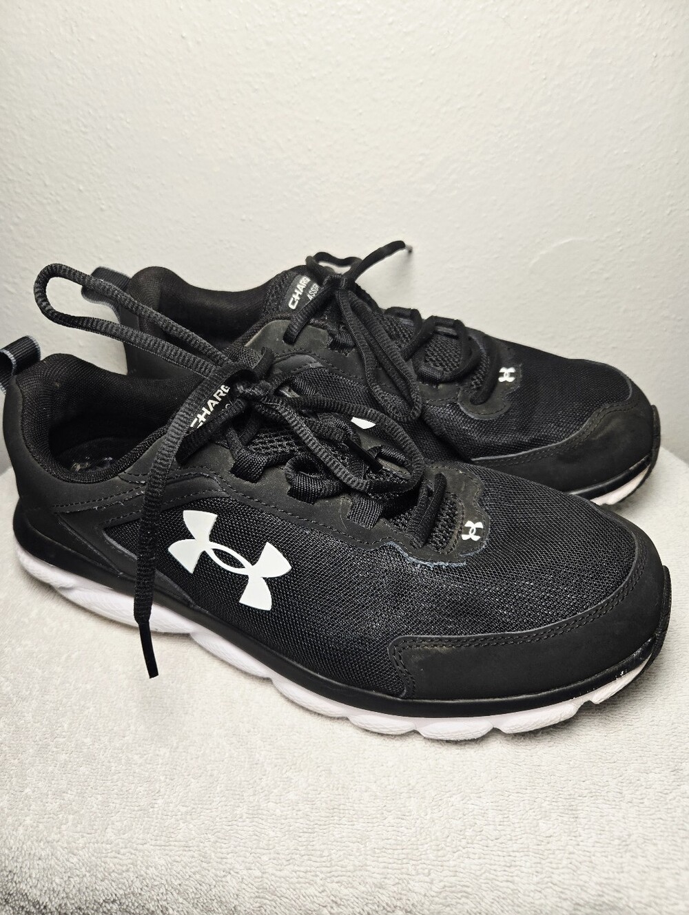 Under Armour Charged Assert Men’s Size 10 4E Extra Wide Black Running Shoes